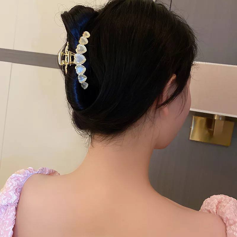 ក្រចាប់ម៉ូដបេះដូង